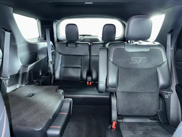 Photo of 2025 Blue Ford Explorer
