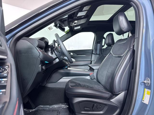 Photo of 2025 Blue Ford Explorer