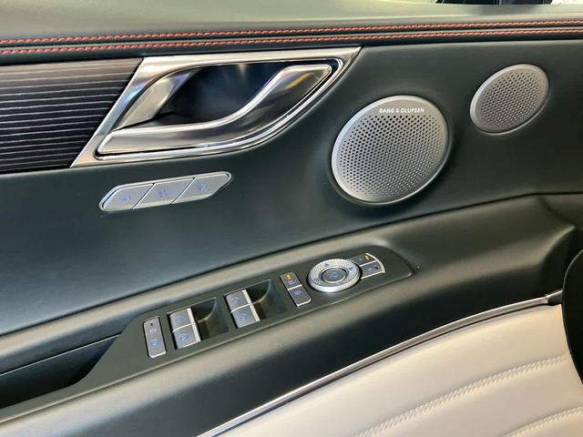 Photo of 2025 Vik Black Genesis GV80 Coupe