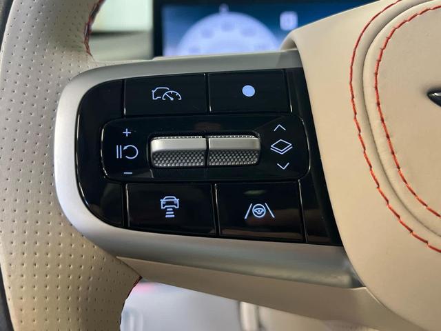 Photo of 2025 Vik Black Genesis GV80 Coupe