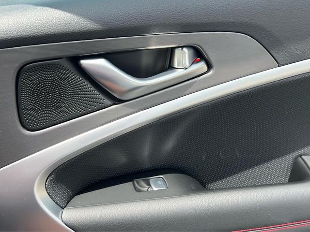 Photo of 2025 Uyuni White Genesis G70