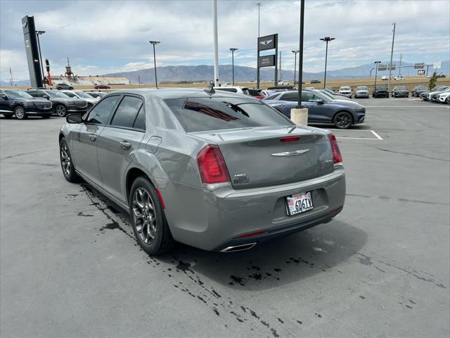 Photo of 2018 Ceramic Grey Clearcoat Chrysler 300