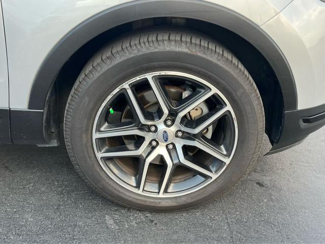 Photo of 2019 Ingot Silver Metallic Ford Explorer