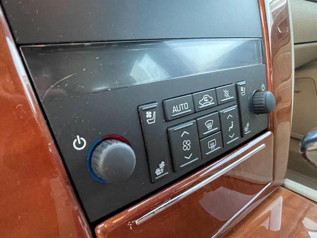 Photo of 2007 White Diamond Cadillac STS