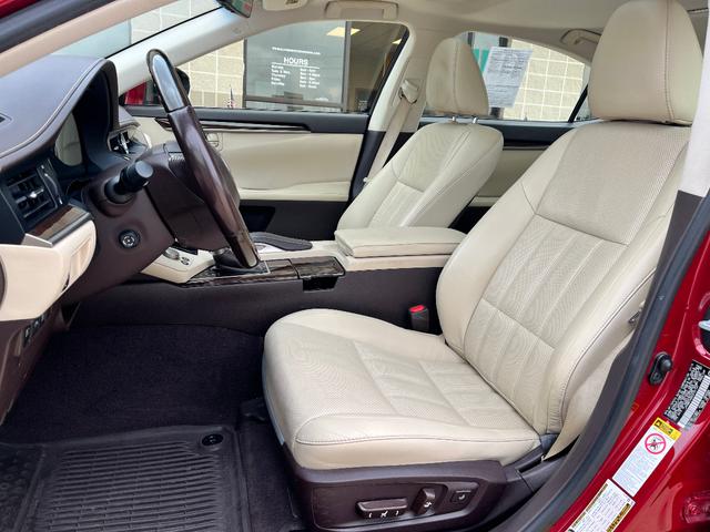 Photo of 2016 Matador Red Mica Lexus ES 300h