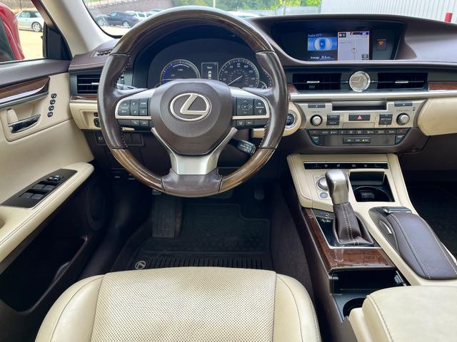 Photo of 2016 Matador Red Mica Lexus ES 300h