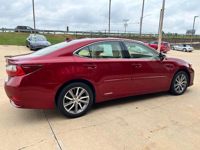 Photo of 2016 Matador Red Mica Lexus ES 300h