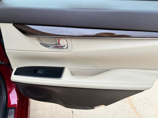 Photo of 2016 Matador Red Mica Lexus ES 300h