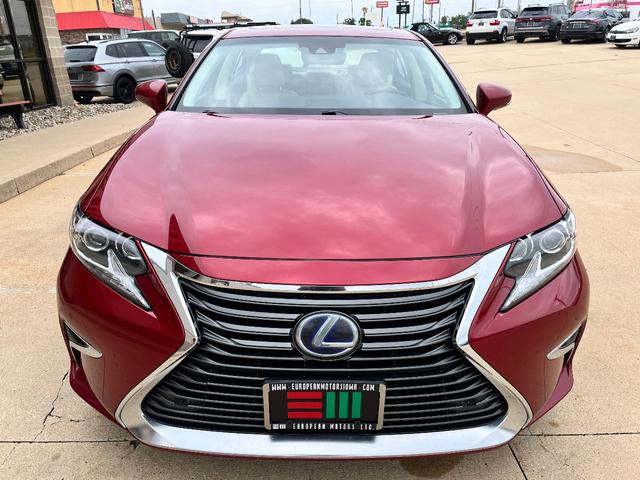Photo of 2016 Matador Red Mica Lexus ES 300h