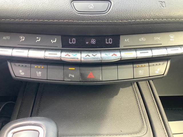 Photo of 2019 WHITE Cadillac XT4