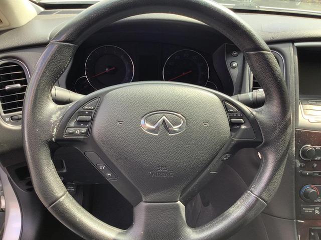 Photo of 2010 SILVER INFINITI EX35