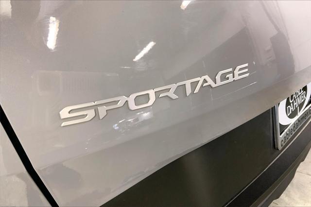 Photo of 2023 Wolf Gray Kia Sportage