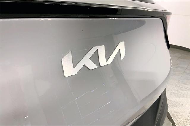 Photo of 2023 Wolf Gray Kia Sportage