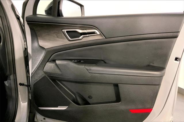 Photo of 2023 Wolf Gray Kia Sportage