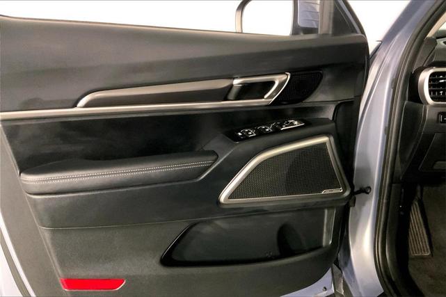 Photo of 2024 Everlasting Silver Kia Telluride