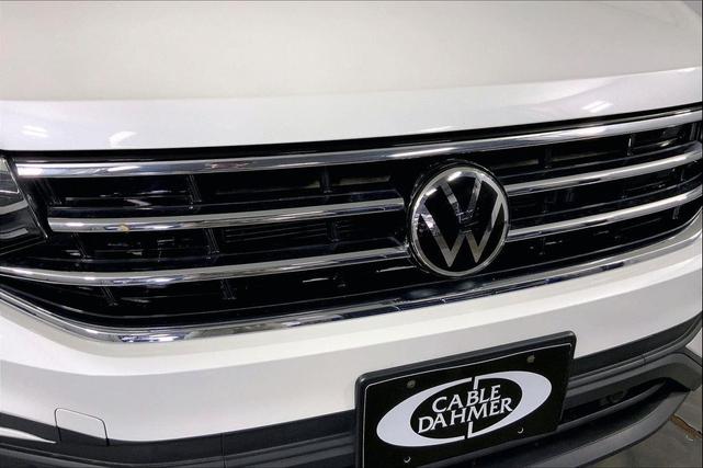 Photo of 2023 Opal White Pearl Volkswagen Tiguan