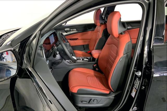 Photo of 2025 Ebony Black Kia Sportage