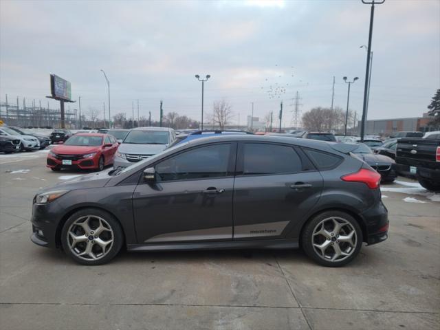 Photo of 2016 Gray Ford Focus ST