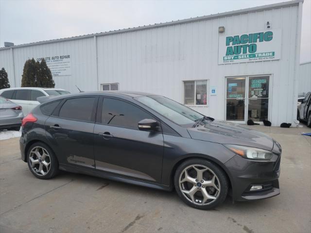 Photo of 2016 Gray Ford Focus ST