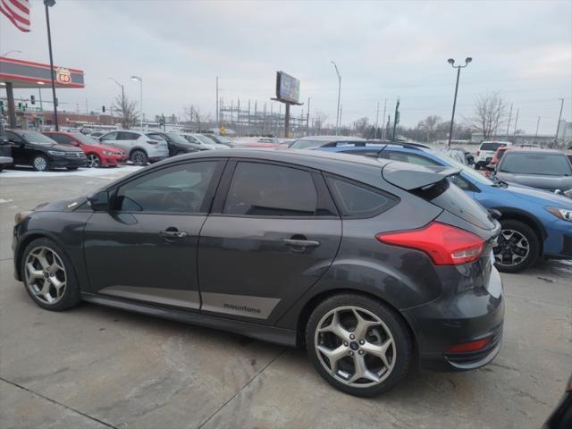 Photo of 2016 Gray Ford Focus ST
