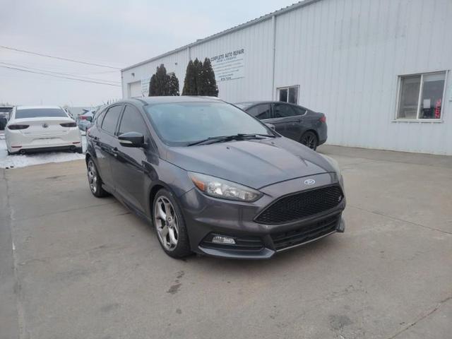 Photo of 2016 Gray Ford Focus ST