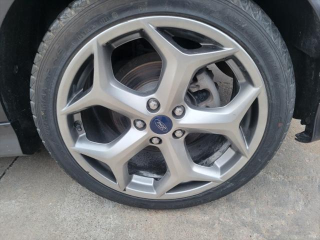 Photo of 2016 Gray Ford Focus ST