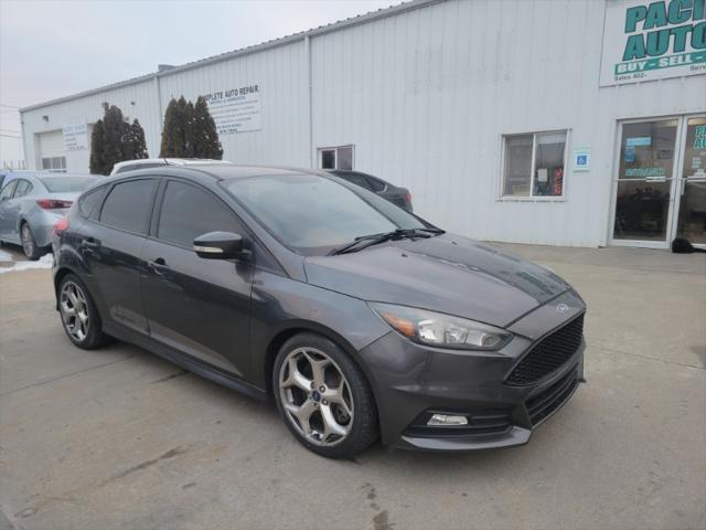 Photo of 2016 Gray Ford Focus ST