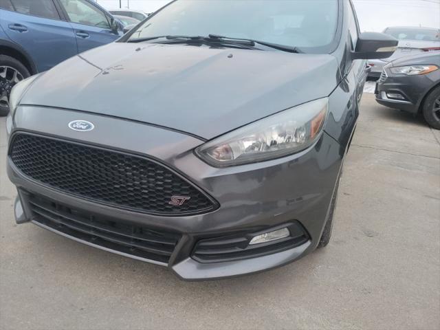 Photo of 2016 Gray Ford Focus ST