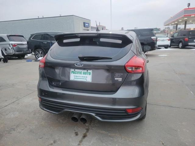 Photo of 2016 Gray Ford Focus ST