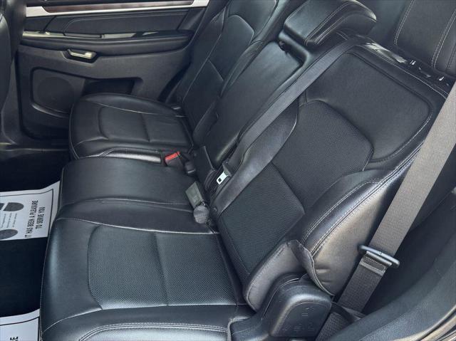 Photo of 2018 Shadow Black Ford Explorer