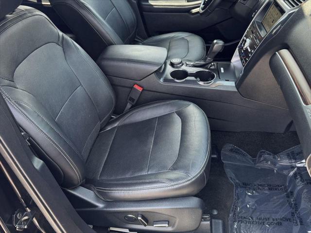 Photo of 2018 Shadow Black Ford Explorer