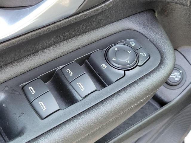 Photo of 2022 Summit White GMC Terrain