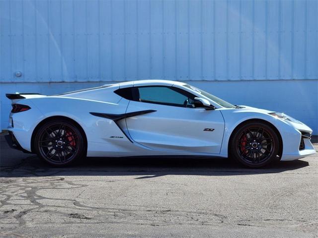 Photo of 2023 White Pearl Metallic Tricoat Chevrolet Corvette