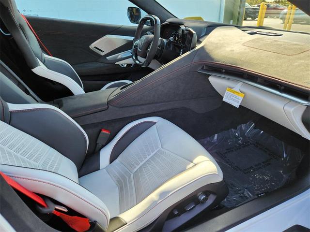 Photo of 2023 White Pearl Metallic Tricoat Chevrolet Corvette