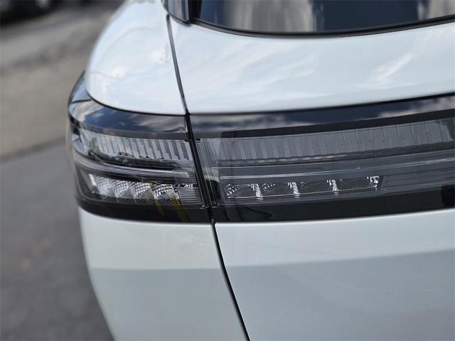 Photo of 2025 Everest White Pearl Tricoat Nissan Murano