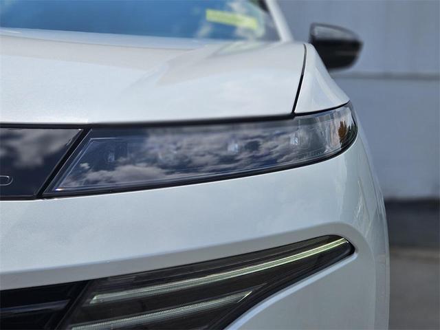 Photo of 2025 Everest White Pearl Tricoat Nissan Murano