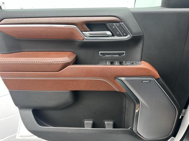 Photo of 2024 White Frost Tricoat GMC Sierra 1500