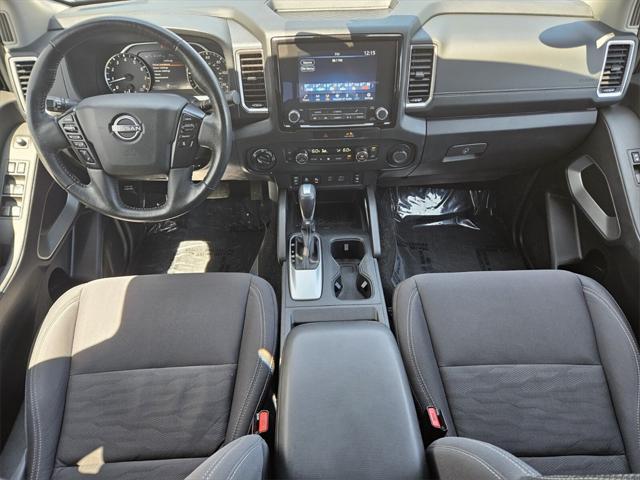 Photo of 2022 Glacier White Nissan Frontier