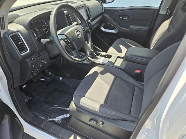 Photo of 2022 Glacier White Nissan Frontier