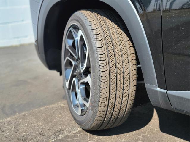 Photo of 2025 Mosaic Black Metallic Chevrolet Trax