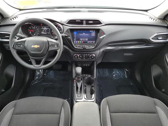 Photo of 2023 Summit White Chevrolet Trailblazer