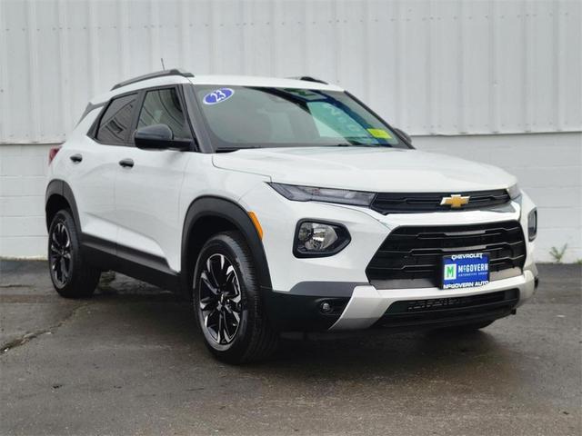 Photo of 2023 Summit White Chevrolet Trailblazer