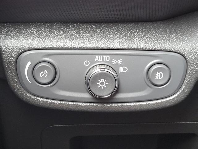 Photo of 2023 Summit White Chevrolet Trailblazer