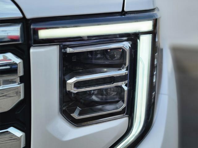 Photo of 2023 White Frost Tricoat GMC Sierra 1500