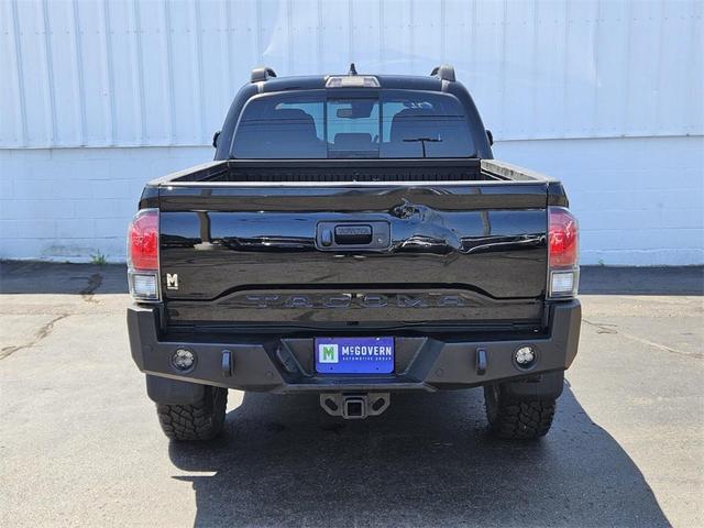 Photo of 2022 Midnight Black Metallic Toyota Tacoma