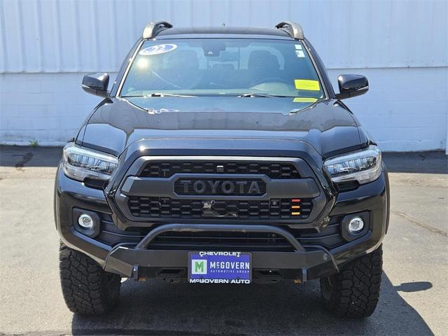 Photo of 2022 Midnight Black Metallic Toyota Tacoma