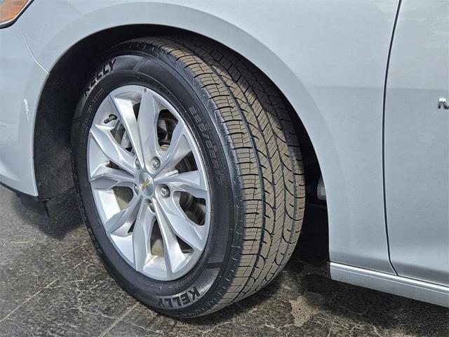 Photo of 2019 Silver Ice Metallic Chevrolet Malibu