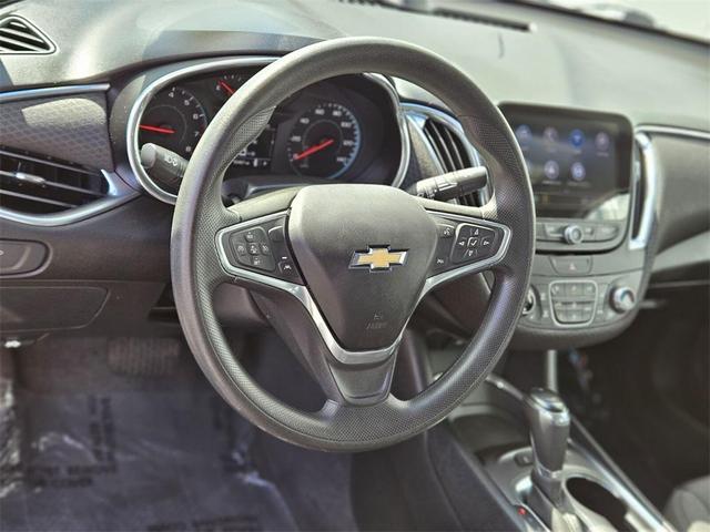 Photo of 2019 Silver Ice Metallic Chevrolet Malibu