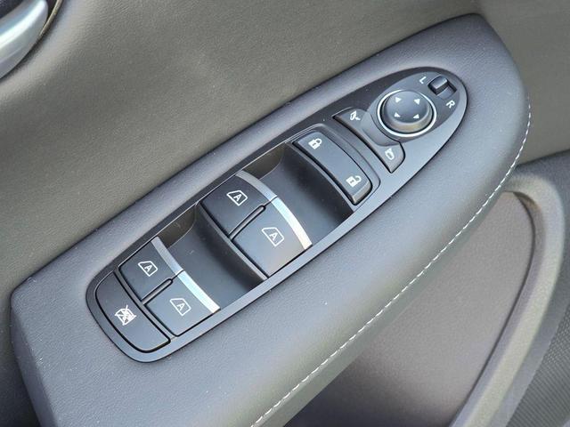 Photo of 2025 Radiant White INFINITI QX50