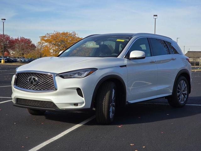 Photo of 2025 Radiant White INFINITI QX50